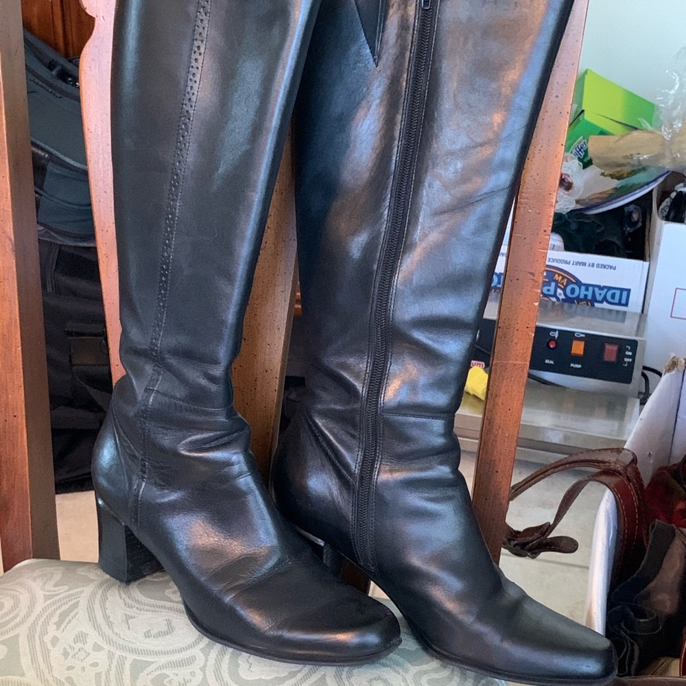 Bandolino black leather boots